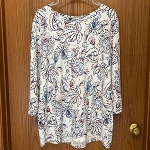 Floral Cream colored top with 3/4 length sleeves and button detail